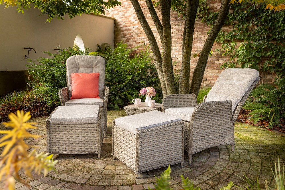 Small square garden table and reclining chairs set