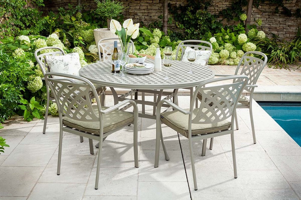 Berkeley 6 Seat Round Set with Parasol & Base