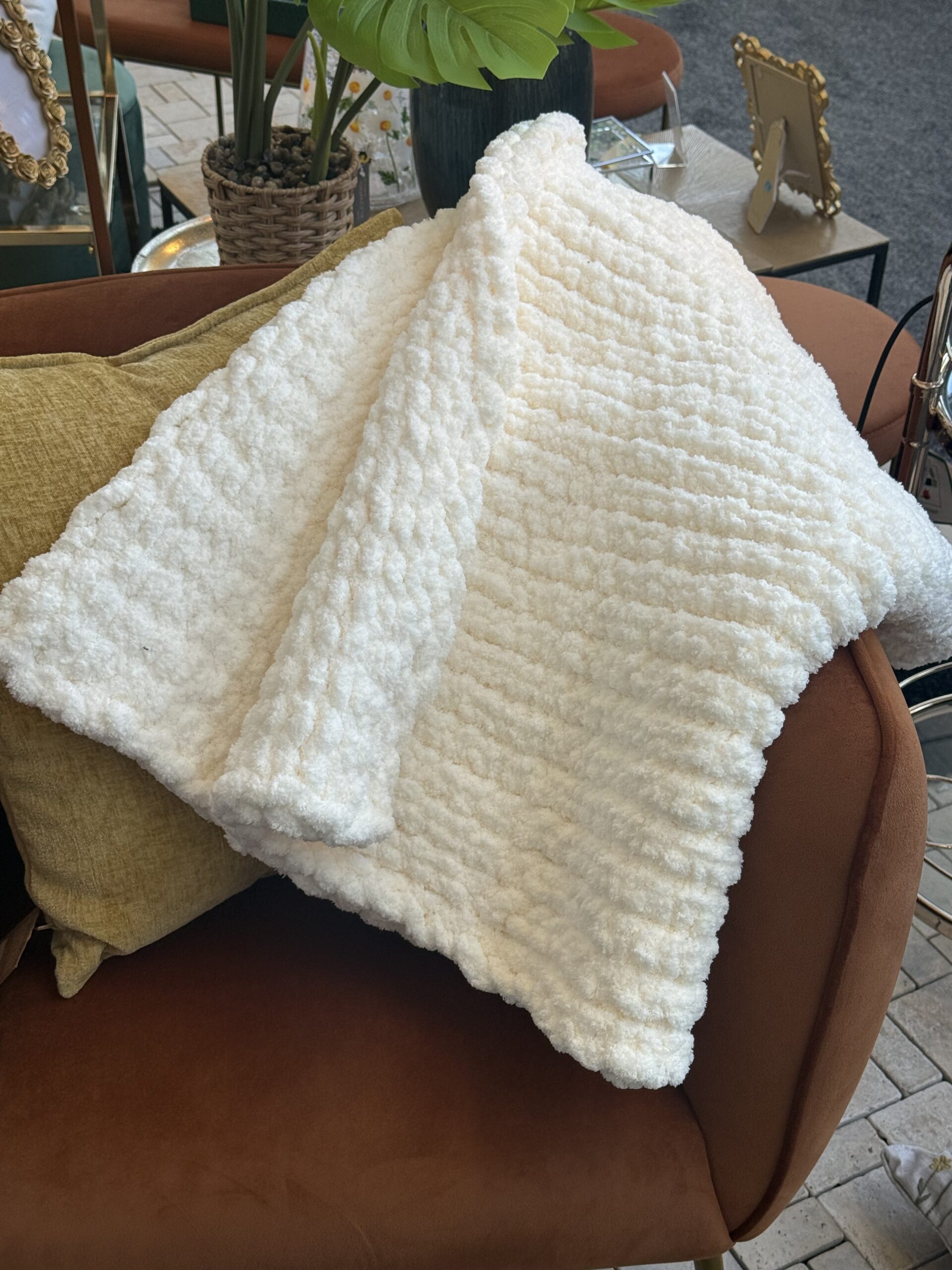 White Finger Knitted Blanket made in the 2 day Workshop